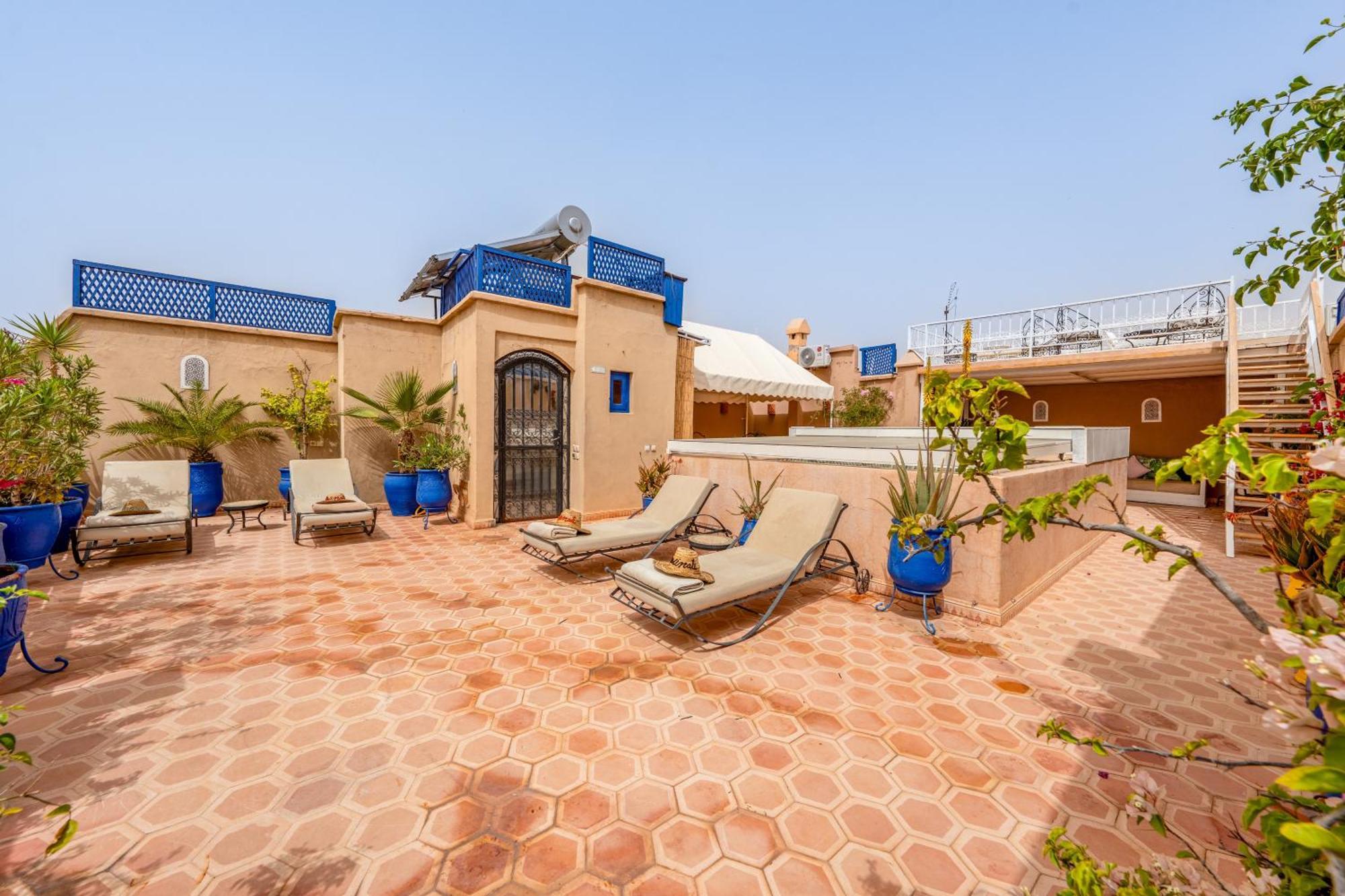 Riad Awinati Location Privatisee ,Piscine Chauffee , Beau Rooftop Маракеш Екстериор снимка