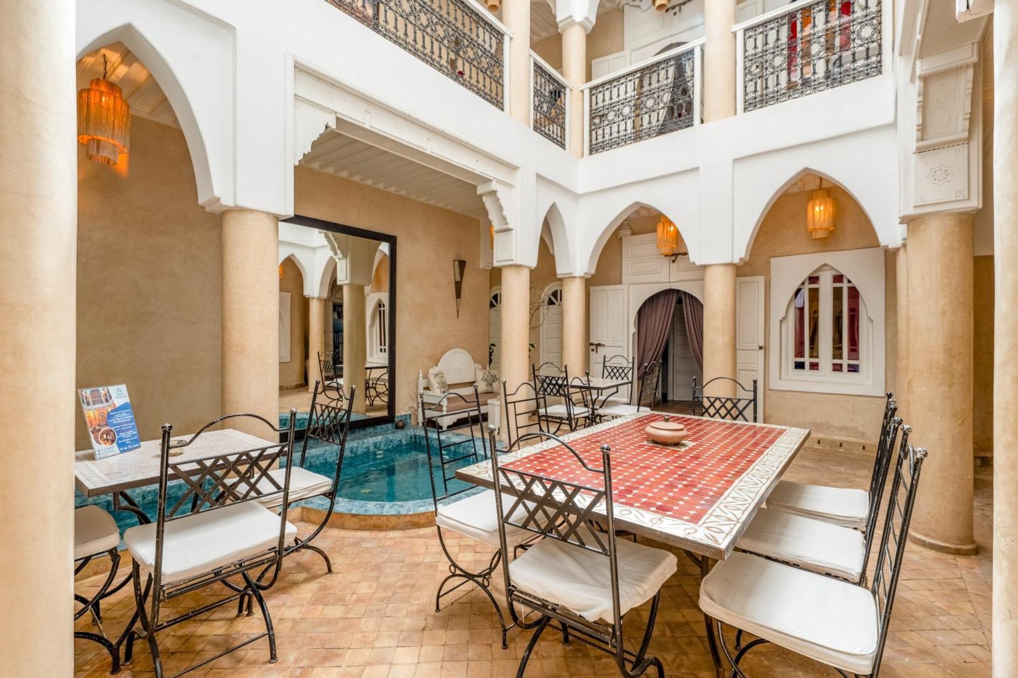 Riad Awinati Location Privatisee ,Piscine Chauffee , Beau Rooftop Маракеш Екстериор снимка