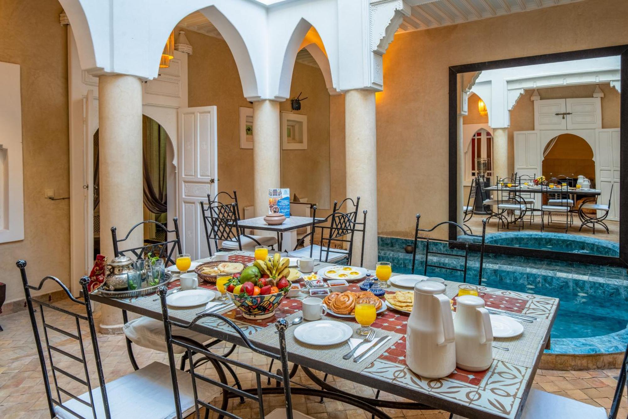 Riad Awinati Location Privatisee ,Piscine Chauffee , Beau Rooftop Маракеш Екстериор снимка