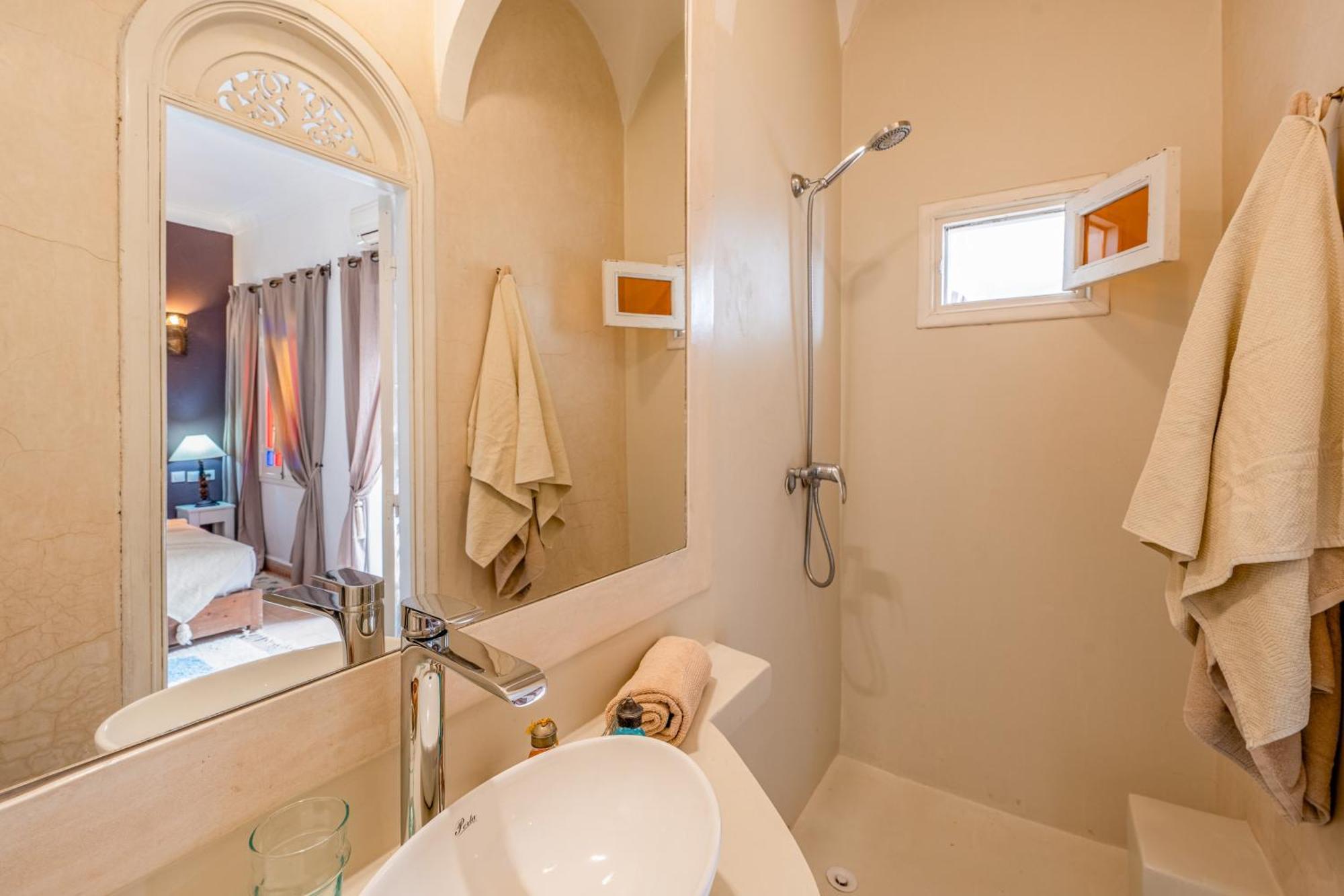 Riad Awinati Location Privatisee ,Piscine Chauffee , Beau Rooftop Маракеш Екстериор снимка