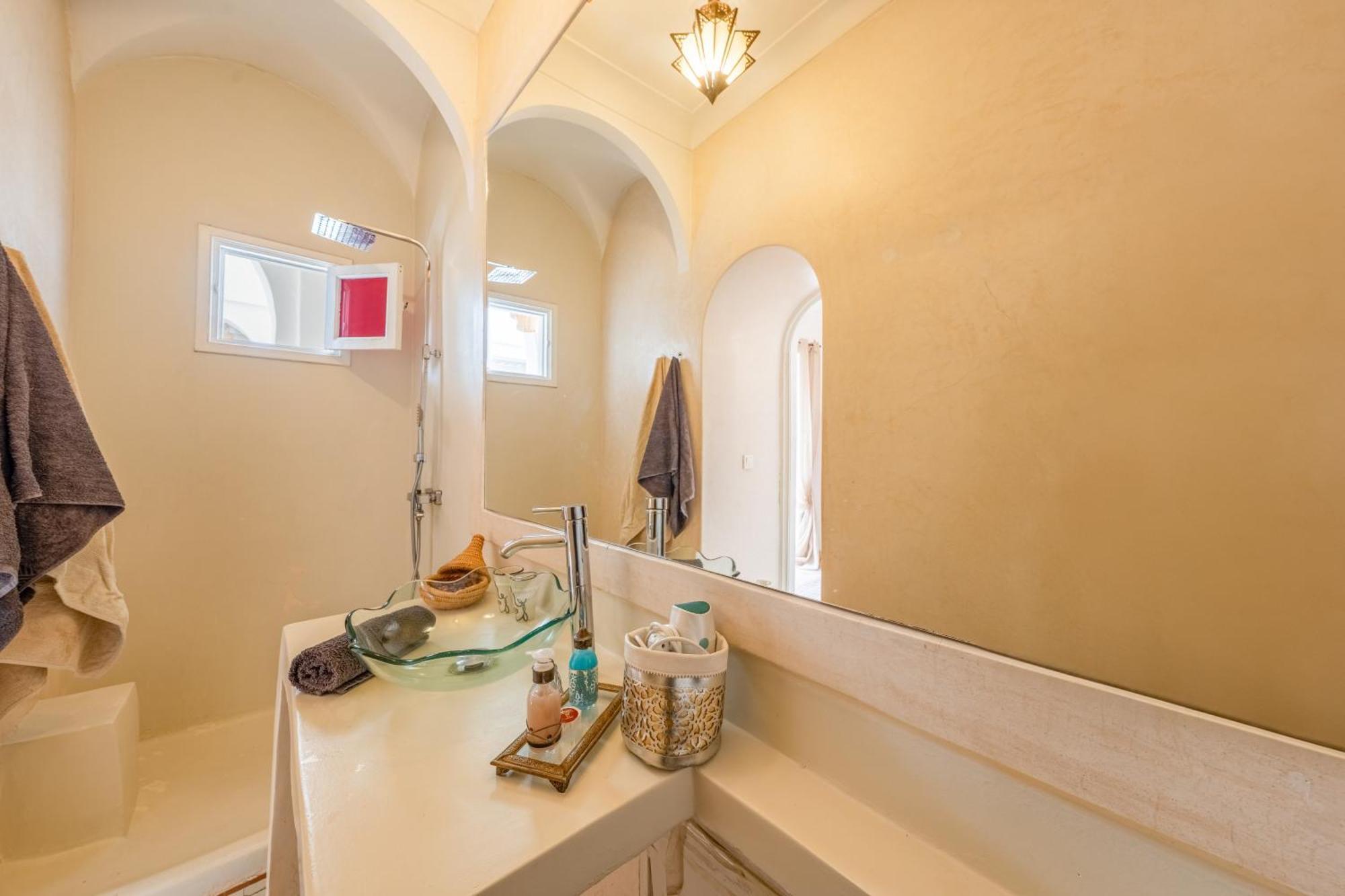 Riad Awinati Location Privatisee ,Piscine Chauffee , Beau Rooftop Маракеш Екстериор снимка