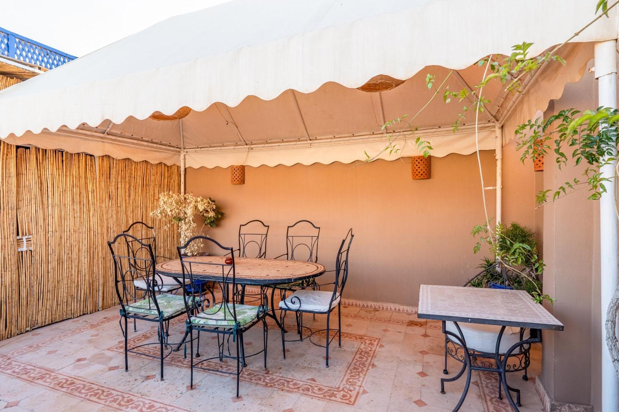 Riad Awinati Location Privatisee ,Piscine Chauffee , Beau Rooftop Маракеш Екстериор снимка