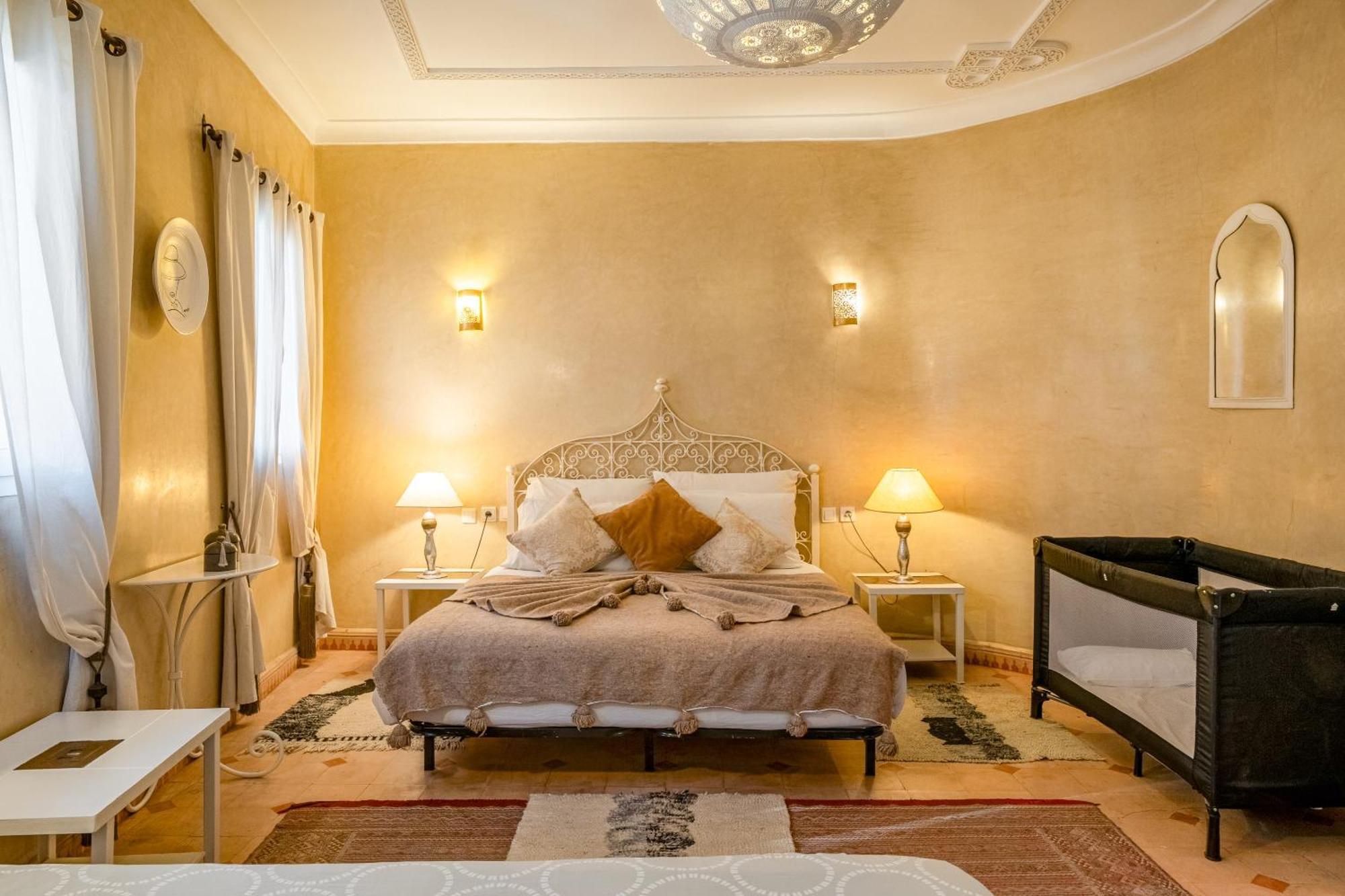 Riad Awinati Location Privatisee ,Piscine Chauffee , Beau Rooftop Маракеш Екстериор снимка