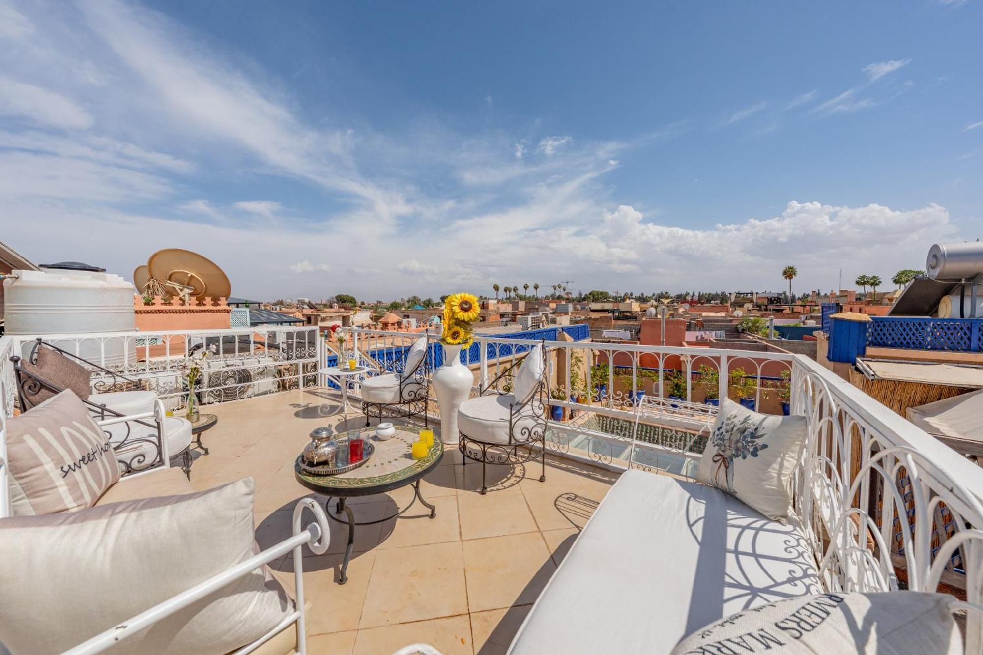 Riad Awinati Location Privatisee ,Piscine Chauffee , Beau Rooftop Маракеш Екстериор снимка