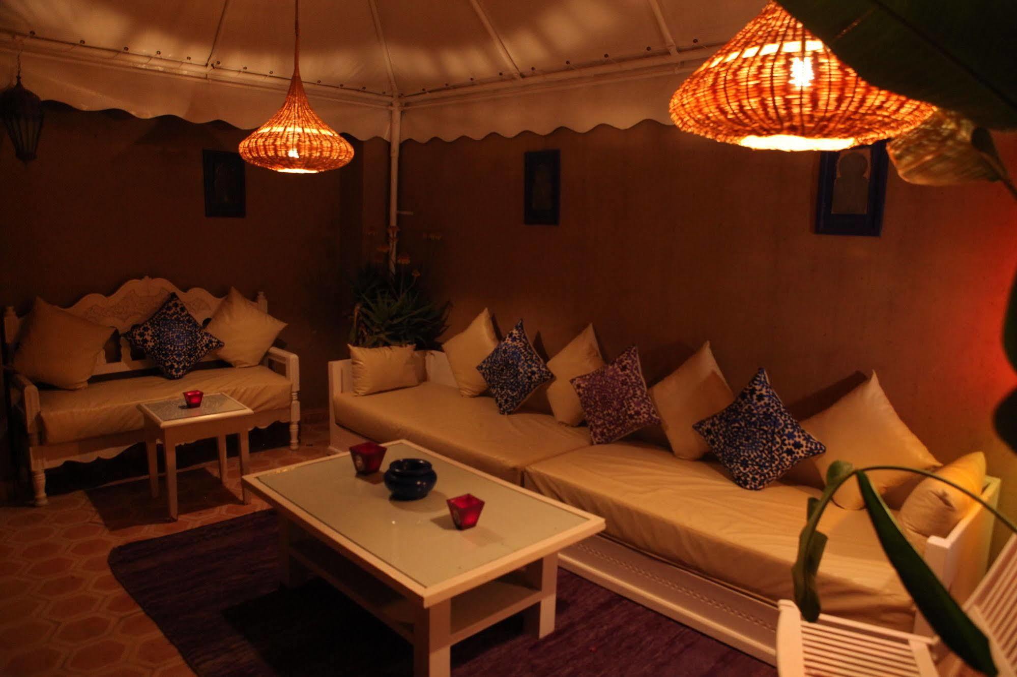 Riad Awinati Location Privatisee ,Piscine Chauffee , Beau Rooftop Маракеш Екстериор снимка