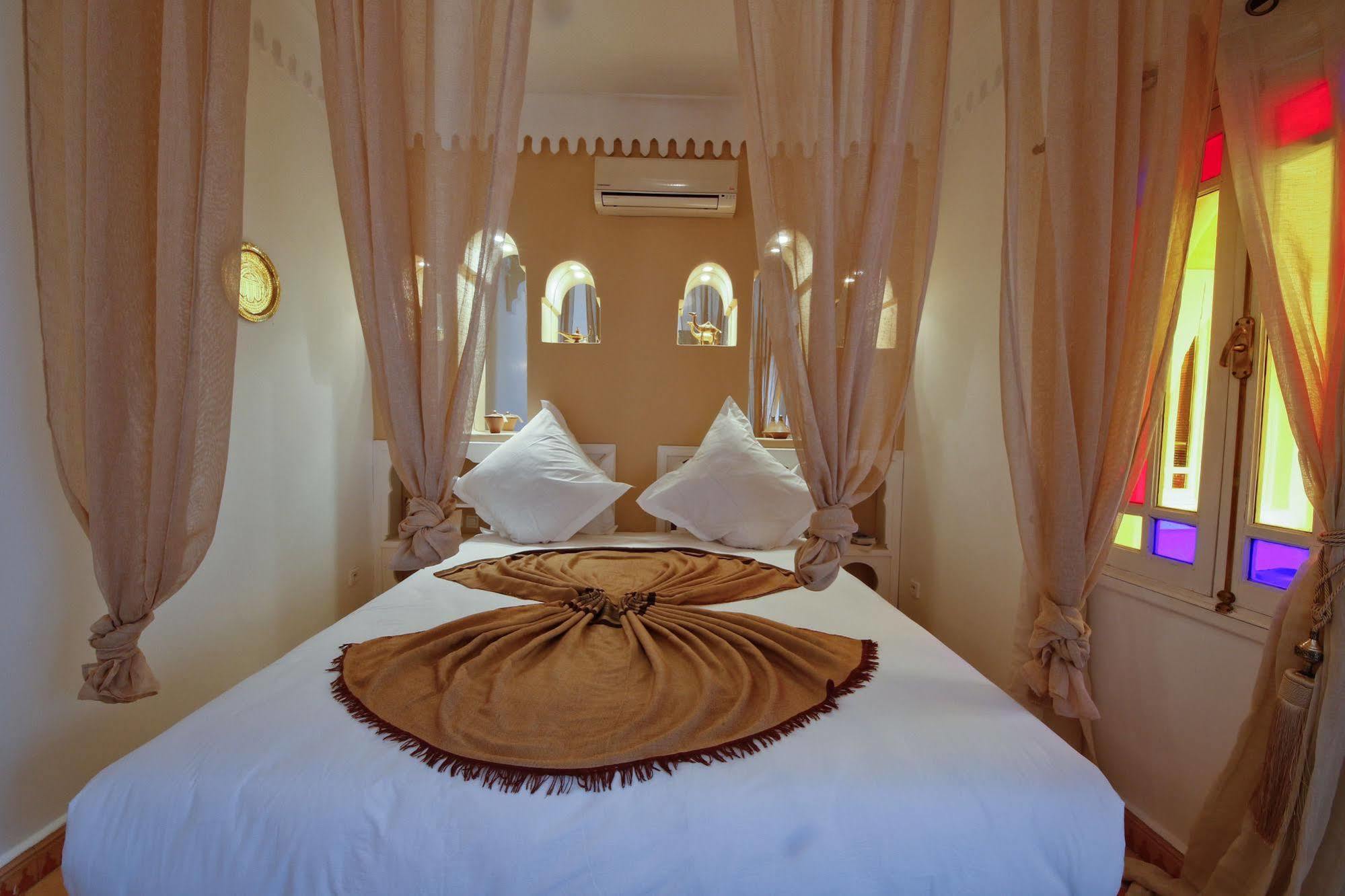 Riad Awinati Location Privatisee ,Piscine Chauffee , Beau Rooftop Маракеш Екстериор снимка